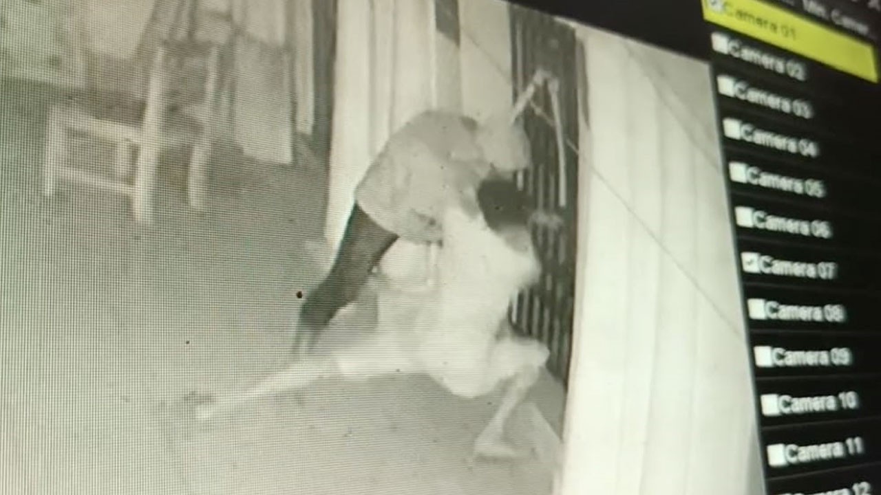 সাতক্ষীরায় মন্দিরে চুরি, স্বর্ণালংকারসহ ১৮ লাখ টাকার সম্পদ লুট