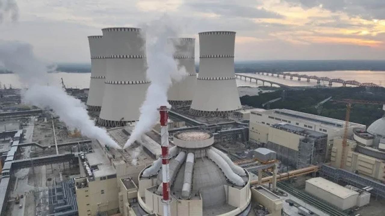 পারমাণবিক বিদ্যুতের যুগে বাংলাদেশ, রূপপুরে জ্বালানি লোডিং শুরু