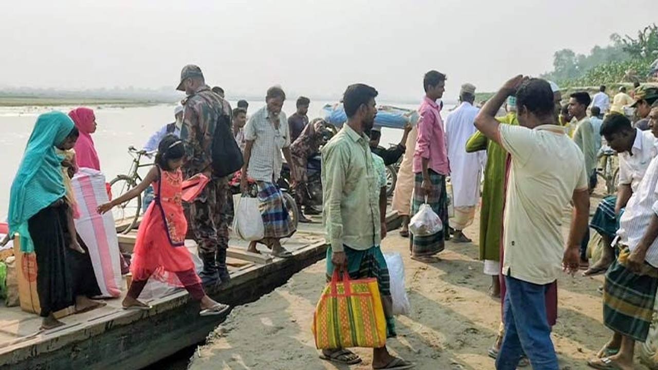 কুড়িগ্রামের ভূরুঙ্গামারীতে সেতুর অভাবে কয়েক হাজার মানুষের ভোগান্তি