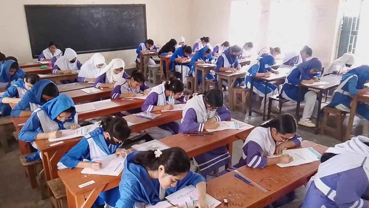 দিনাজপুর শিক্ষাবোর্ড বাংলা প্রথম পত্রে ১১৭৮ পরীক্ষার্থী অনুপস্থিত একজন বহিষ্কার