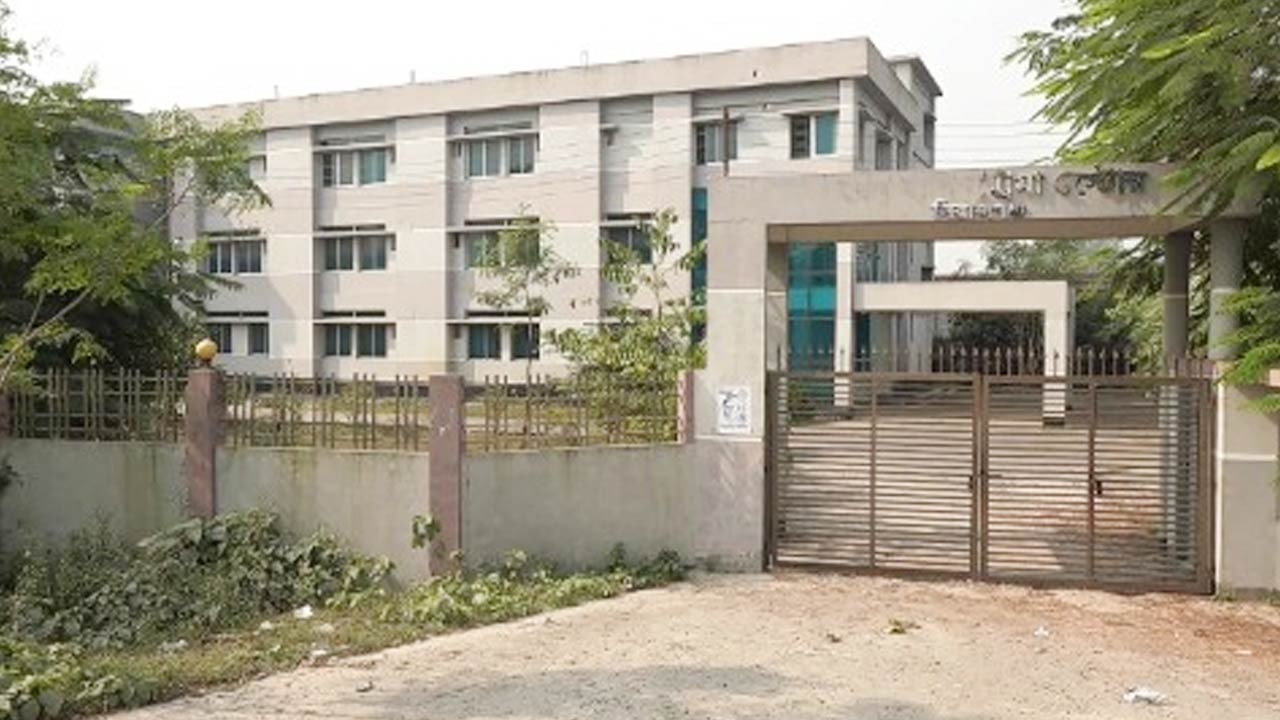 সিরাজগঞ্জে ৮ বছরেও চালু হয়নি ১১ কোটি টাকার ট্রমা সেন্টার