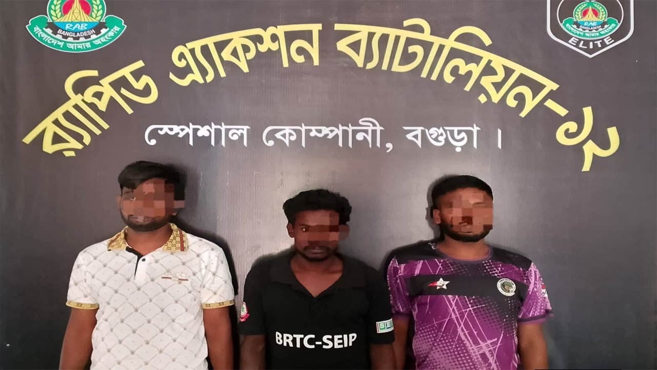 বগুড়ায় ৬৫ কেজি গাঁজা ও ৪ লিটার মদসহ ৩ জন গ্রেফতার