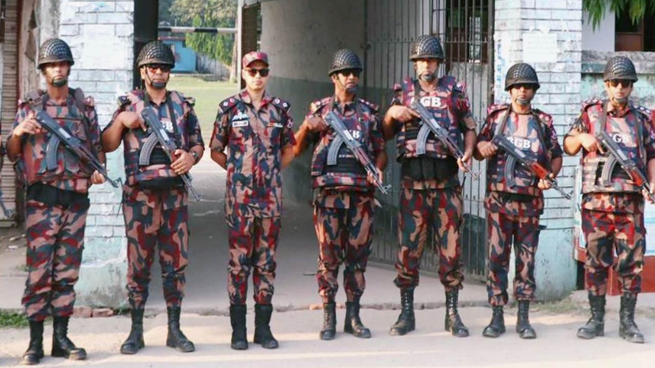 বগুড়া-৬ উপ-নির্বাচনে আইন-শৃঙ্খলা রক্ষায় বিজিবি‘র ৮ প্লাটুন সদস্য নির্বাচনি মাঠে