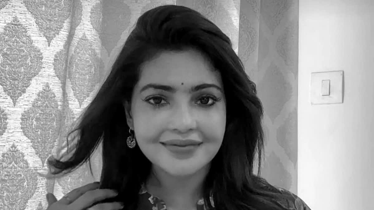 বাড়ি থেকে অভিনেত্রীর মরদেহ উদ্ধার