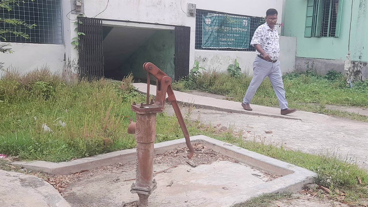 পাবনার সুজানগরে ৫ হাজার টিউবওয়েল বন্ধ, তীব্র পানি সংকট