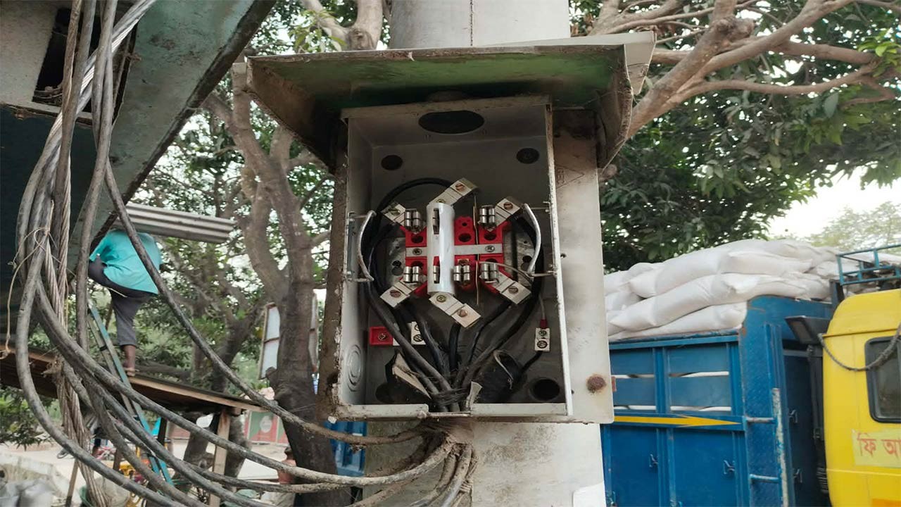 পাবনার ভাঙ্গুড়ায় বৈদ্যুতিক মিটার চুরি বিকাশে টাকা পাঠিয়ে মিলল নষ্ট মিটার