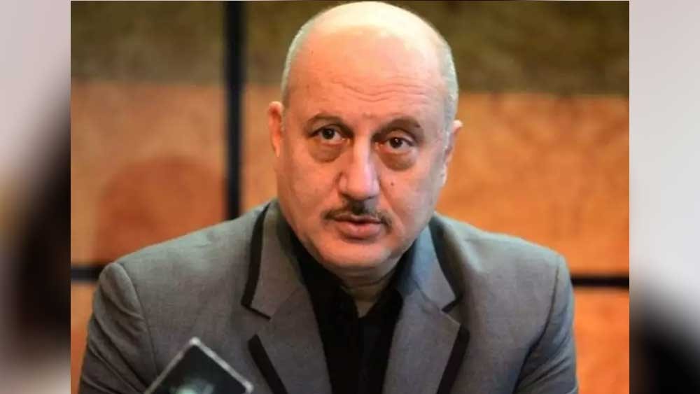 মানুষ এখন ঠিকমতো বাঁচতেই ভুলে গেছে : অনুপম খের