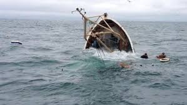 কয়রায় জেলে নৌকাডুবি, দুই জেলে নিখোঁজ