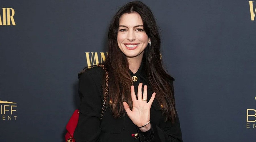 ‘ইনশাআল্লাহ’ বলে আলোচনায় অ্যান হ্যাথাওয়ে