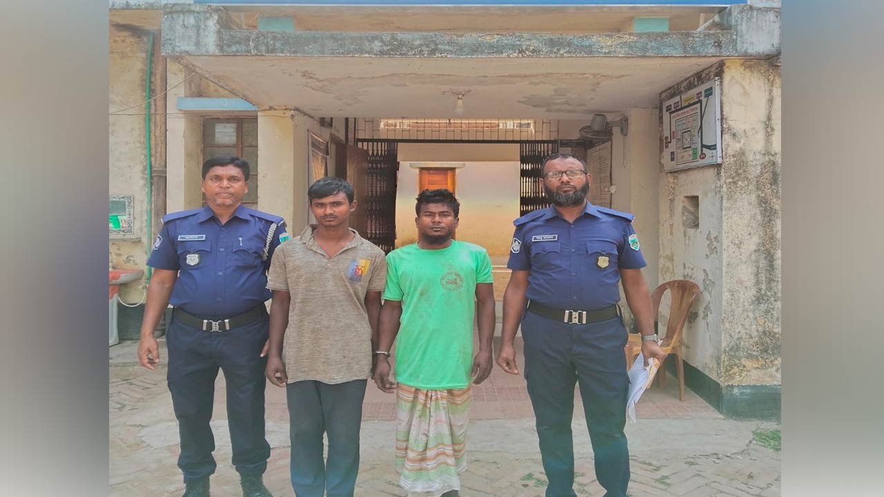 সিরাজগঞ্জের রায়গঞ্জে চুরি হওয়া শ্যালো মেশিন উদ্ধারসহ গ্রেফতার