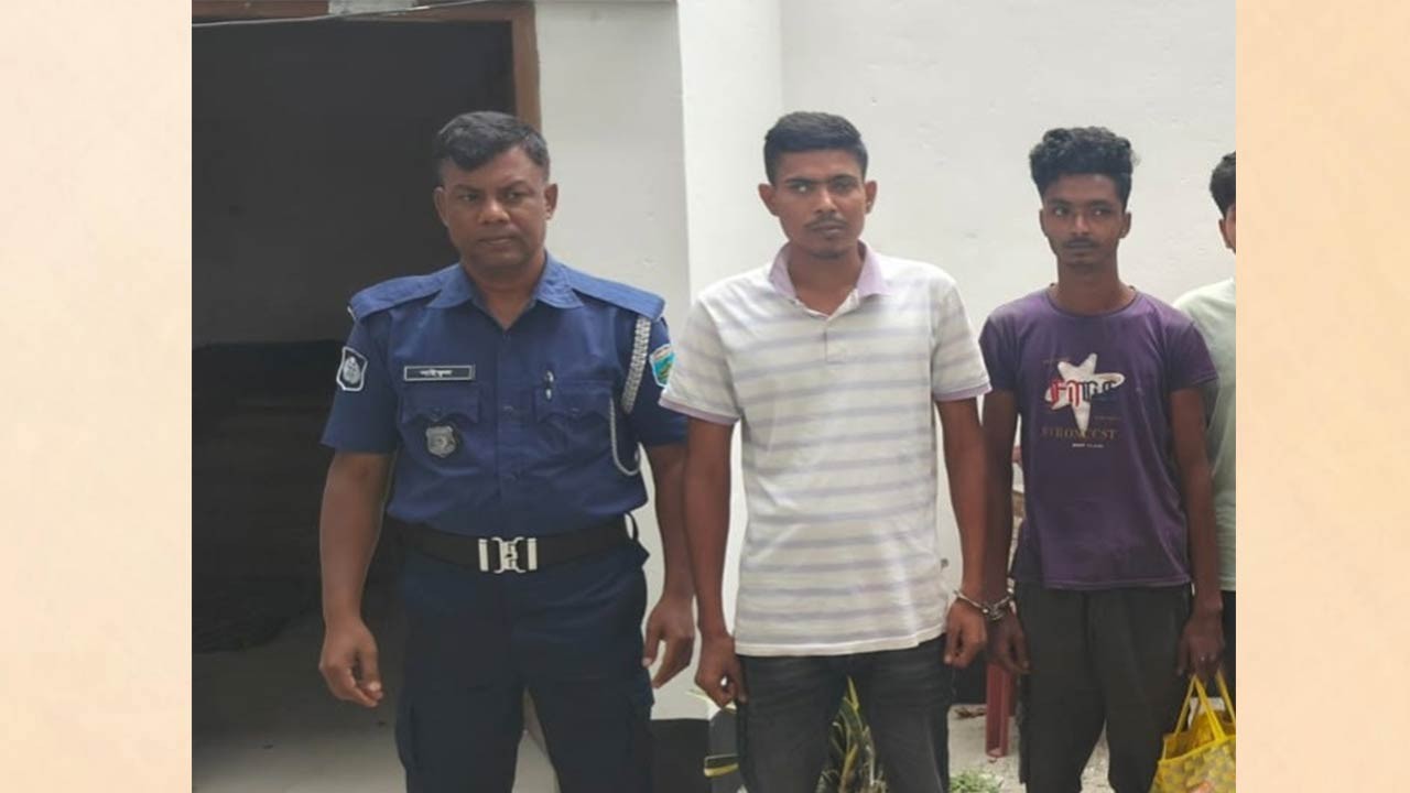 জয়পুরহাটে পুলিশকে মারধর বাবা-ছেলে গ্রেফতার