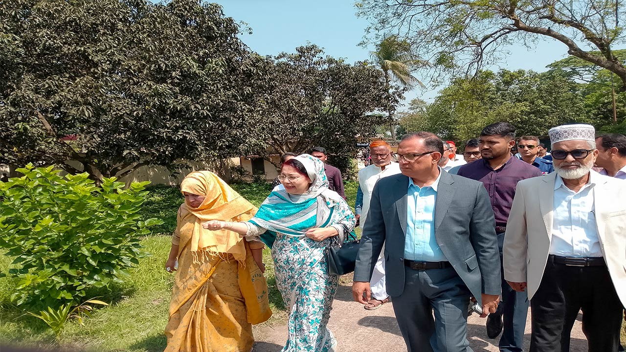 বর্তমান সরকারের মূল উদ্দেশ্য কর্মসংস্থান তৈরি এবং রুগ্ন শিল্পগুলোকে চালু করা : বস্ত্র ও পাট প্রতিমন্ত্রী