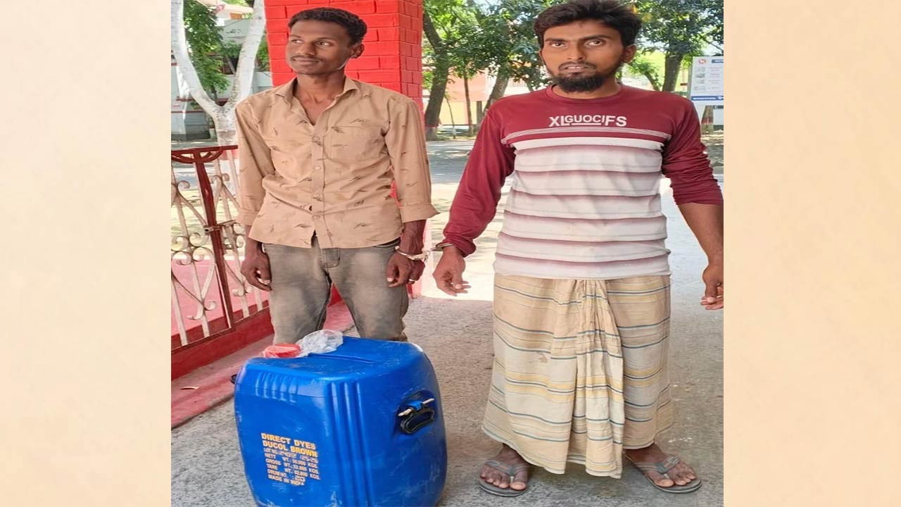 জয়পুরহাটের কালাইয়ে তেলসহ দুই কালোবাজারি আটক, ২০ লিটার জব্দ, ৬০ লিটার লুট