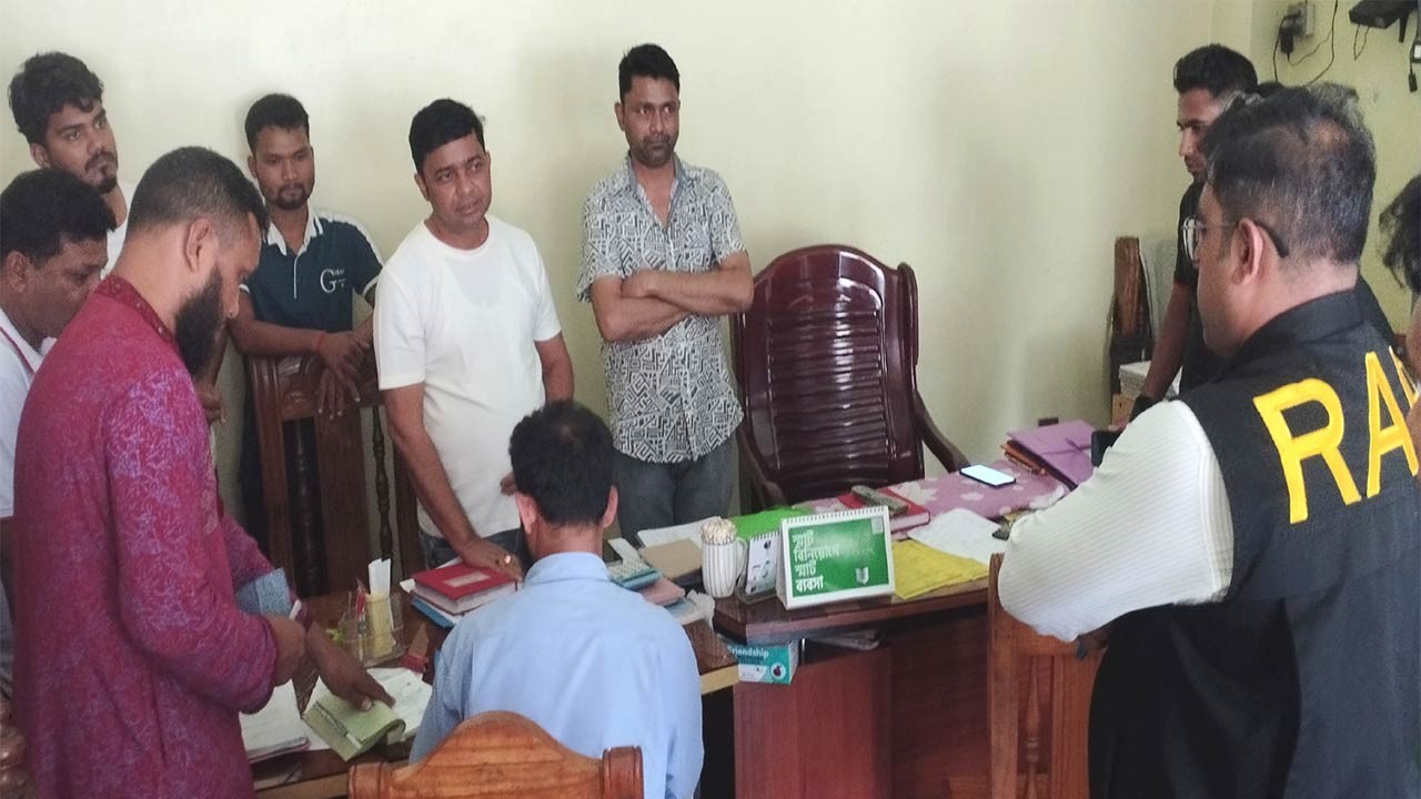 দিনাজপুরের বোচাগঞ্জে ভোক্তার অভিযান ৭০ হাজার টাকা জরিমানা