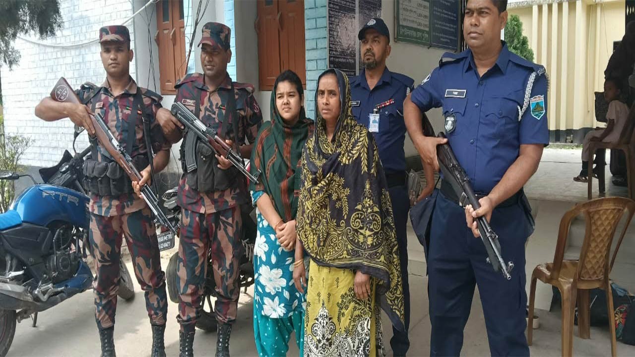 চাঁপাইনবাবগঞ্জে গোমস্তাপুর সীমান্তে অবৈধ অনুপ্রবেশের অভিযোগে আটক-২