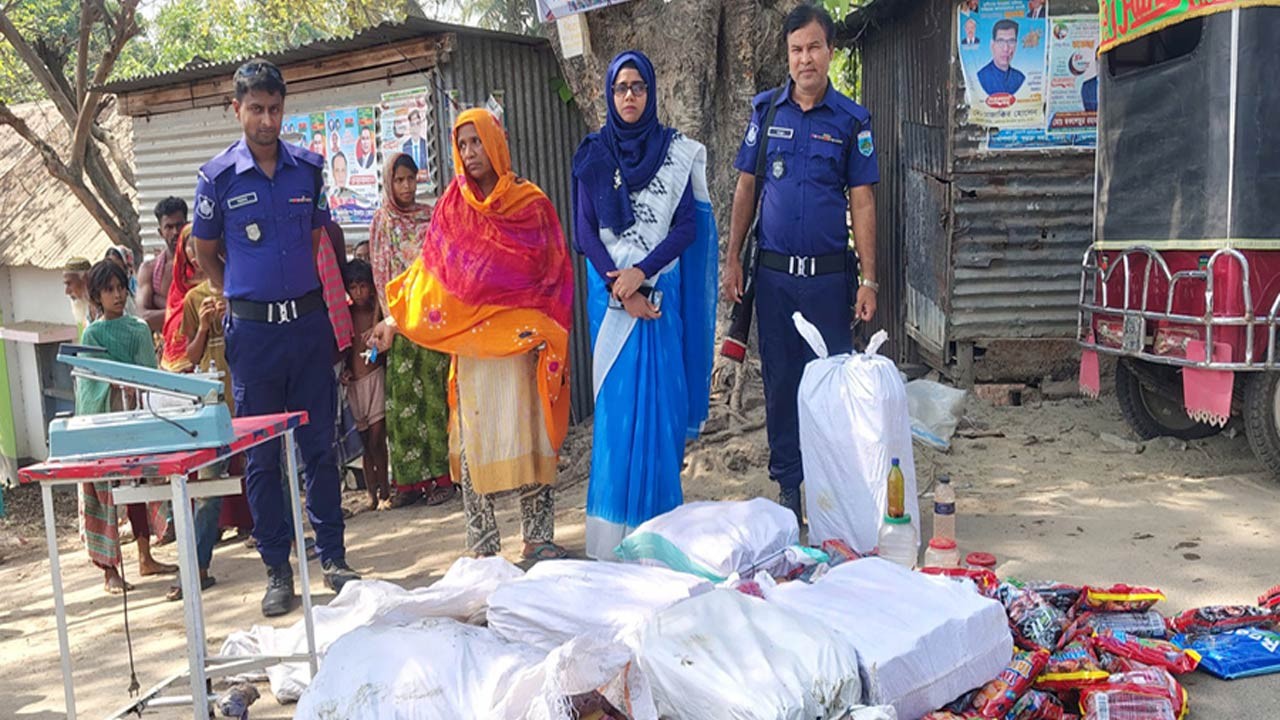 নওগাঁর রাণীনগরে নকল জুস কারখানায় ভ্রাম্যমাণ আদালতের অভিযান