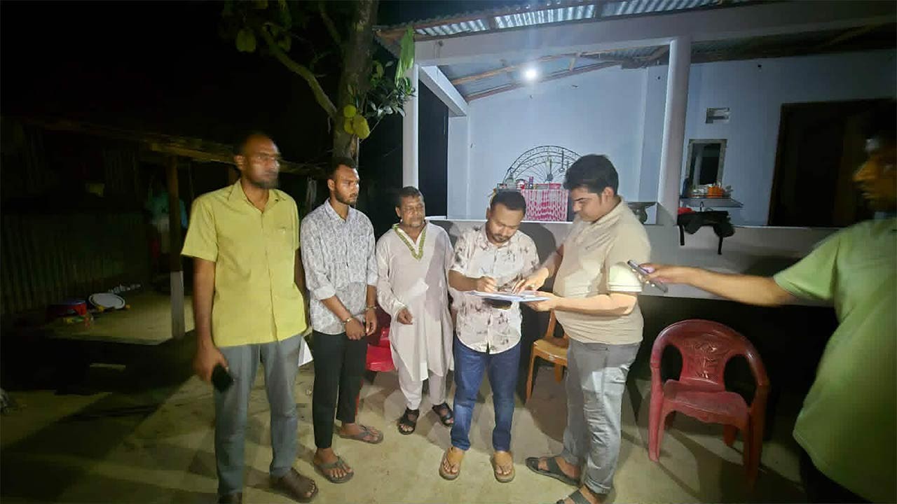 পাবনার ভাঙ্গুড়ায় নকল দুধ তৈরির ব্যবসায়ীকে কারাদণ্ড ও ১ লাখ টাকা জরিমানা