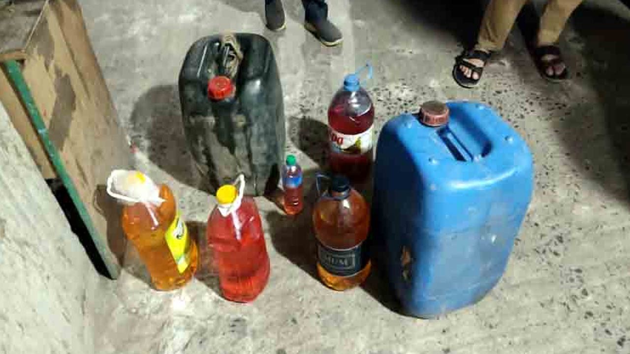 রাজশাহীতে ক্রেতা সেজে তেল মজুতকারীকে ধরল এনএসআই