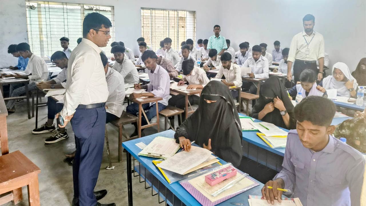 বগুড়ার শেরপুরে ১০টি কেন্দ্রে এসএসসি ও সমমান পরীক্ষা অনুষ্ঠিত
