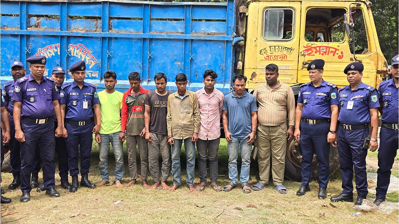 নওগাঁয় ডাকাত দলের ৭ সদস্য গ্রেফতার 