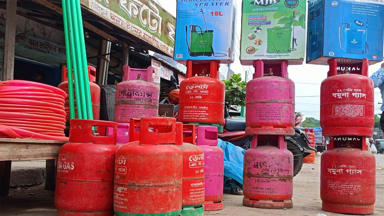 পঞ্চগড়ের আটোয়ারীতে বাড়তি দামে এলপিজি সিলিন্ডার বিক্রির অভিযোগ 