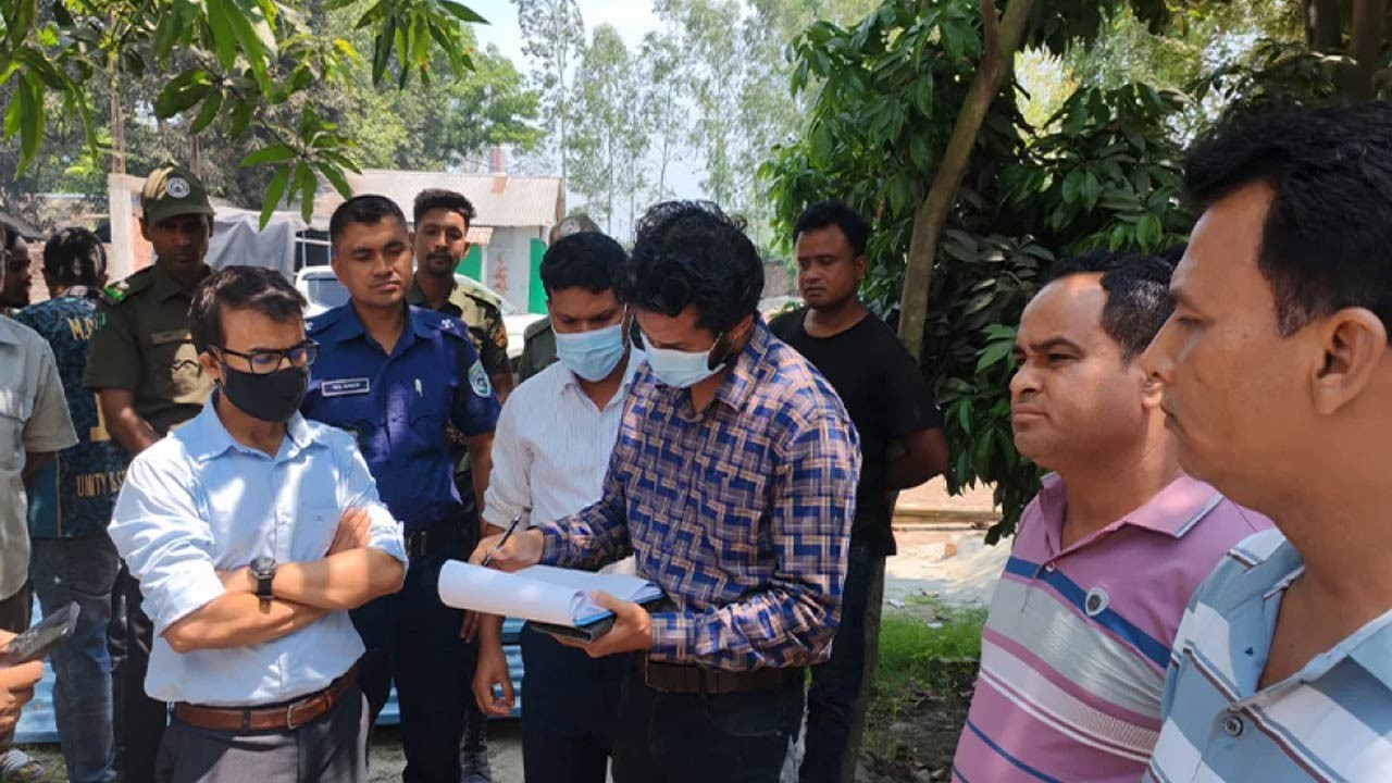 গাইবান্ধার মহিমাগঞ্জে অবৈধ ব্যাটারি কারখানায় পরিবেশ অধিদপ্তরের অভিযান ও জরিমানা