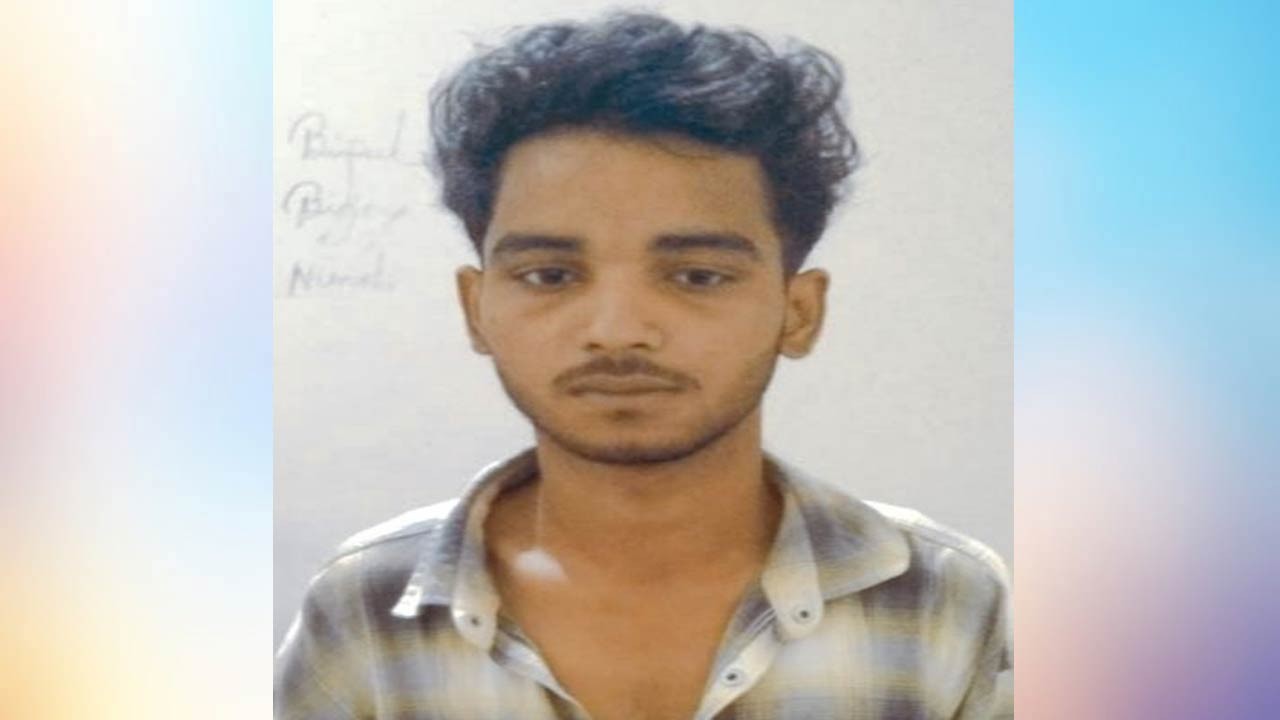 বগুড়ার কাহালুতে বার্মিজ চাকুসহ গ্রেফতার