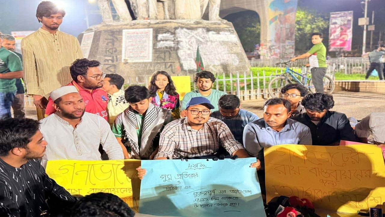 গণভোটের রায় বাস্তবায়নের দাবিতে ঢাবিতে অনশনে সাদিক কায়েম