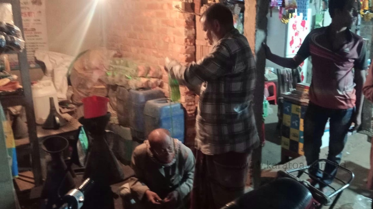 দিনাজপুরের নবাবগঞ্জে বেশি দামে পেট্রোল বিক্রি, ৫০ হাজার টাকা জরিমানা