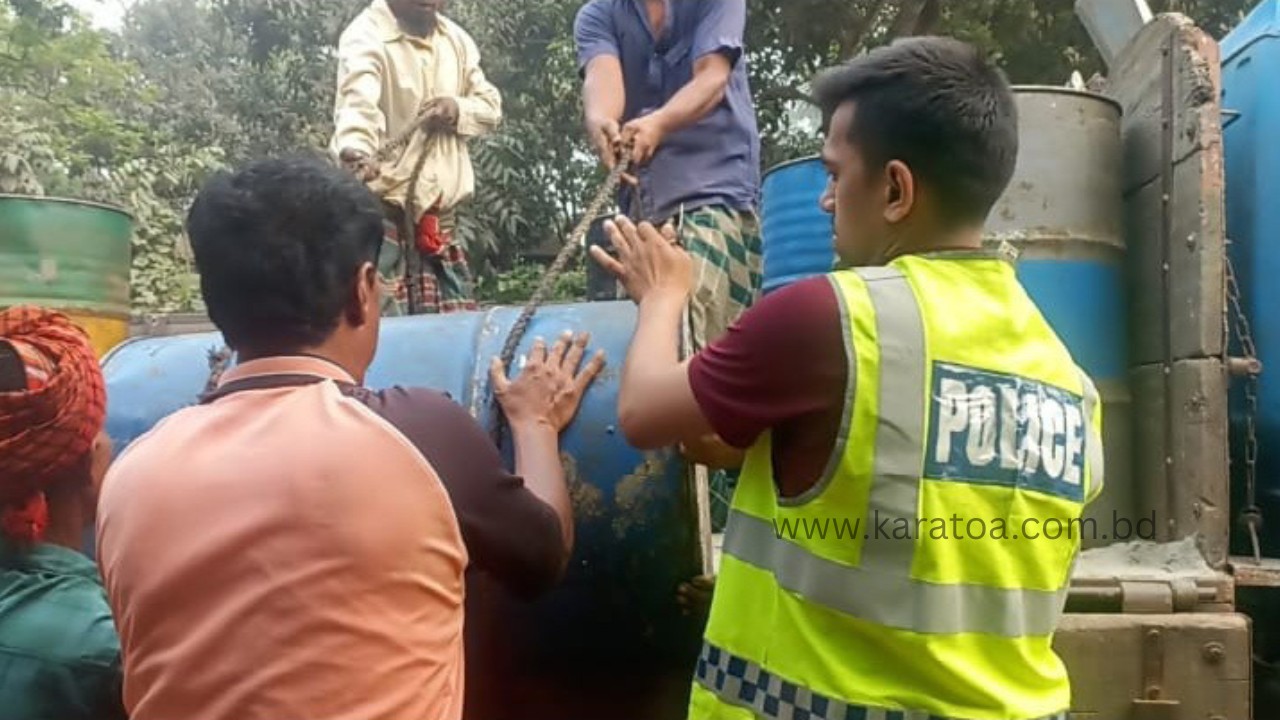 সিরাজগঞ্জের কাজিপুরে ১৭২৯ লিটার জ্বালানি তেল জব্দ, ব্যবসায়ীর জরিমানা