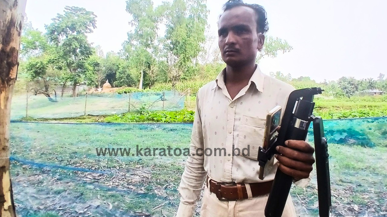 সাক্ষাৎকারের চাপে ক্লান্ত কুড়িগ্রামের কনটেন্ট ক্রিয়েটর তাজু