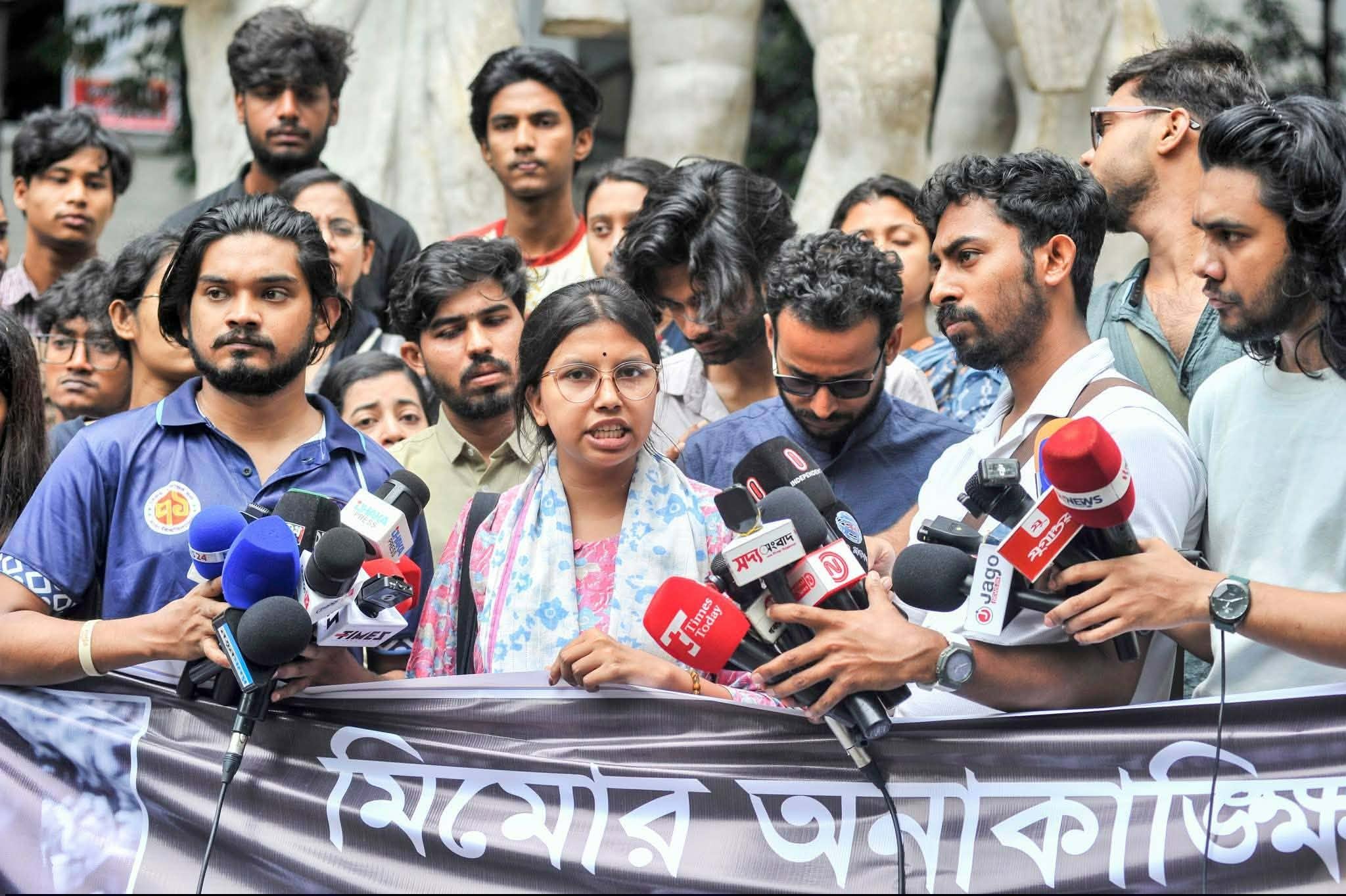 ঢাবি শিক্ষার্থী মিমো হত্যার বিচারের দাবিতে শিক্ষার্থীদের ক্লাস -পরীক্ষা  বর্জন 