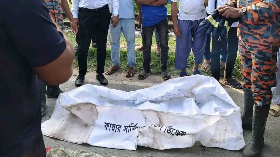 মোহনগঞ্জে মহুয়া কমিউটার ট্রেনের ধাক্কায় নারী নিহত