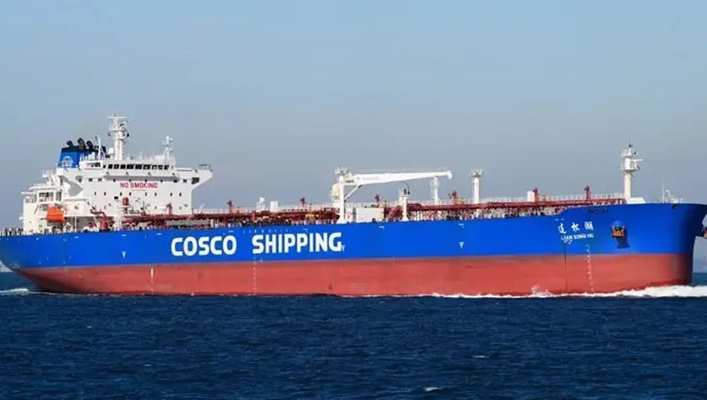 ১ লাখ ৩৮ হাজার টন তেল নিয়ে চট্টগ্রাম বন্দরে ৪ জাহাজ