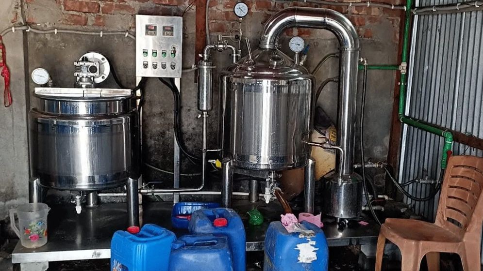 কেরানীগঞ্জে এক লাখ কেজি ভেজাল মধু জব্দ