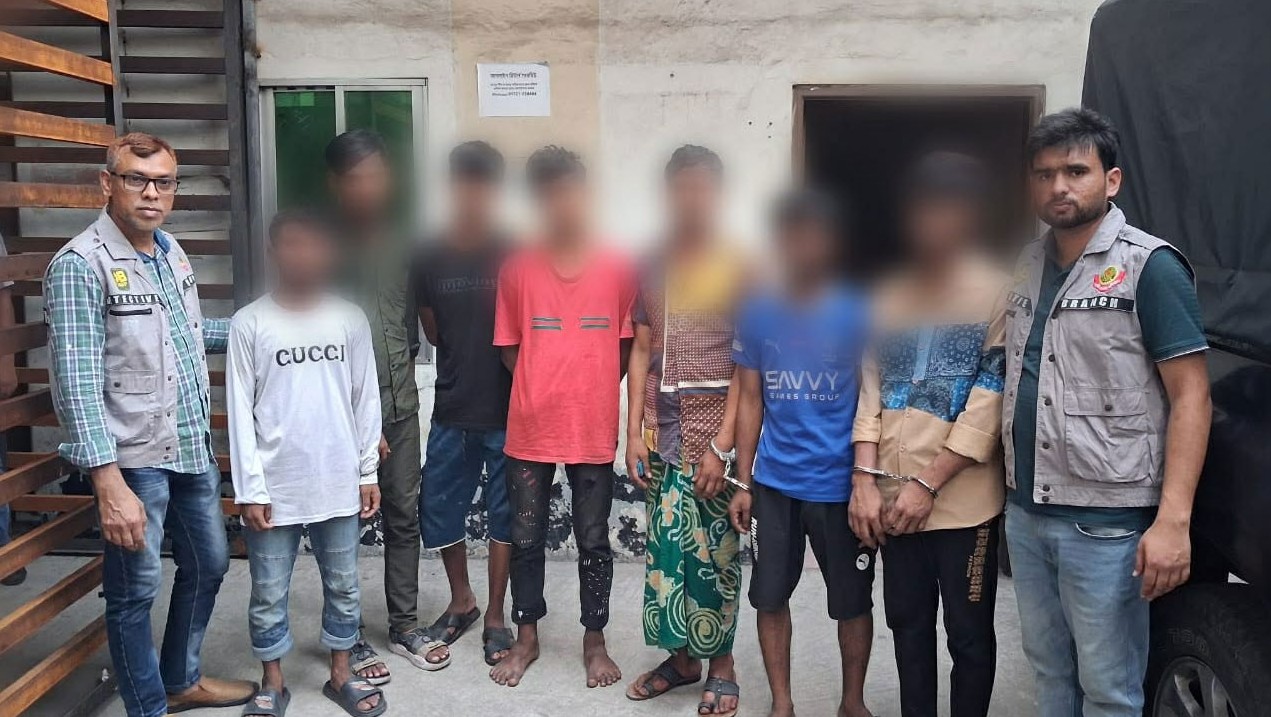 রাজধানীতে ব্লক রেইডে গ্রেপ্তার ৭