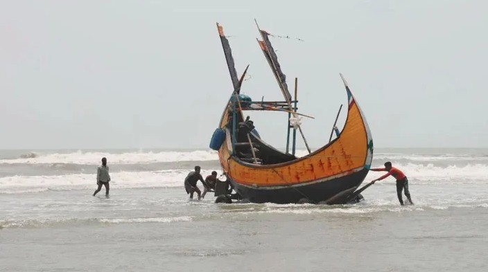 আজ থেকে বঙ্গোপসাগরে মাছ ধরায় ৫৮ দিনের নিষেধাজ্ঞা  