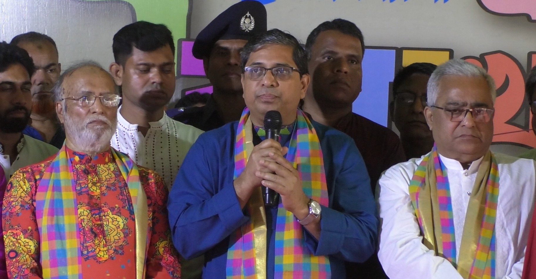 বগুড়ায় বৈশাখী মেলার উদ্বোধন করে উন্নয়নের পরিকল্পনা শুনালেন প্রতিমন্ত্রী মীর শাহে আলম  