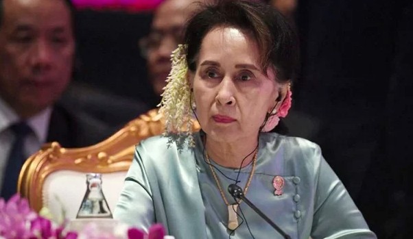 সু চির কারাদণ্ডের মেয়াদ কমালেন প্রেসিডেন্ট হ্লেইং