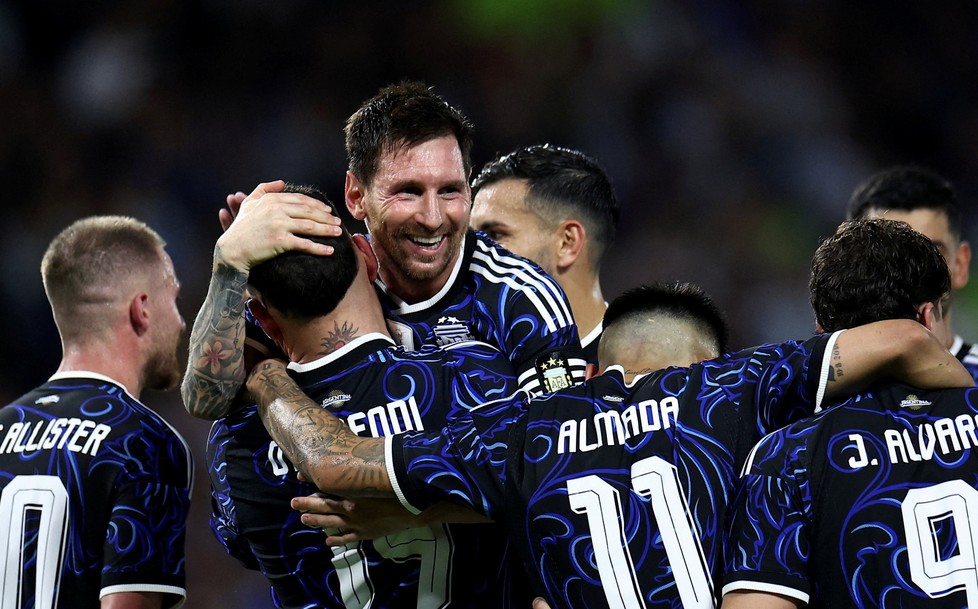 প্রতিপক্ষের জালে পাঁচ গোল আর্জেন্টিনার