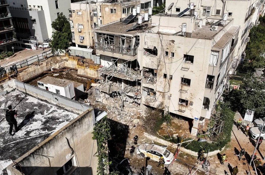 ইসরায়েলের মধ্যাঞ্চলে সরাসরি আঘাত হানল ইরানের মিসাইল