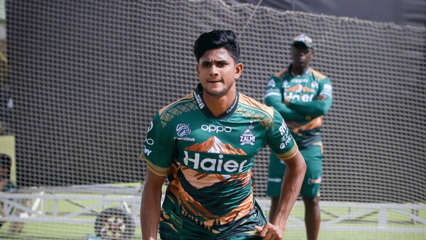 ৪ ওভারে ৭ রানে নাহিদ রানার ৩ উইকেট