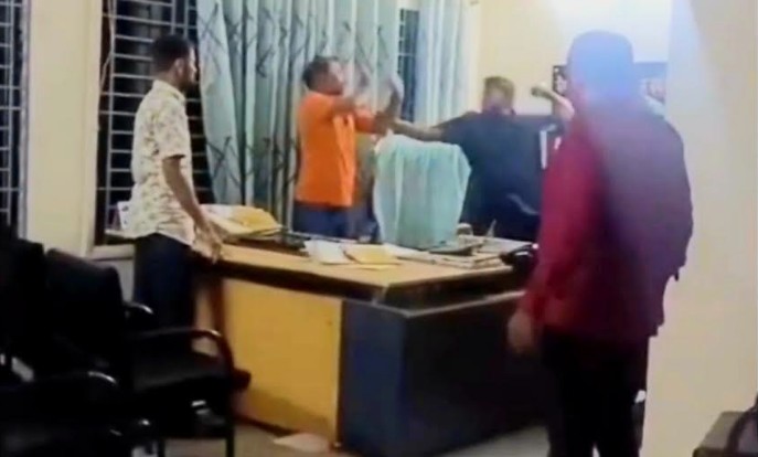 ঠাকুরগাঁওয়ের রাণীশংকৈলে প্রকল্প বাস্তবায়ন কর্মকর্তাকে মারধর, গ্রেপ্তার ১