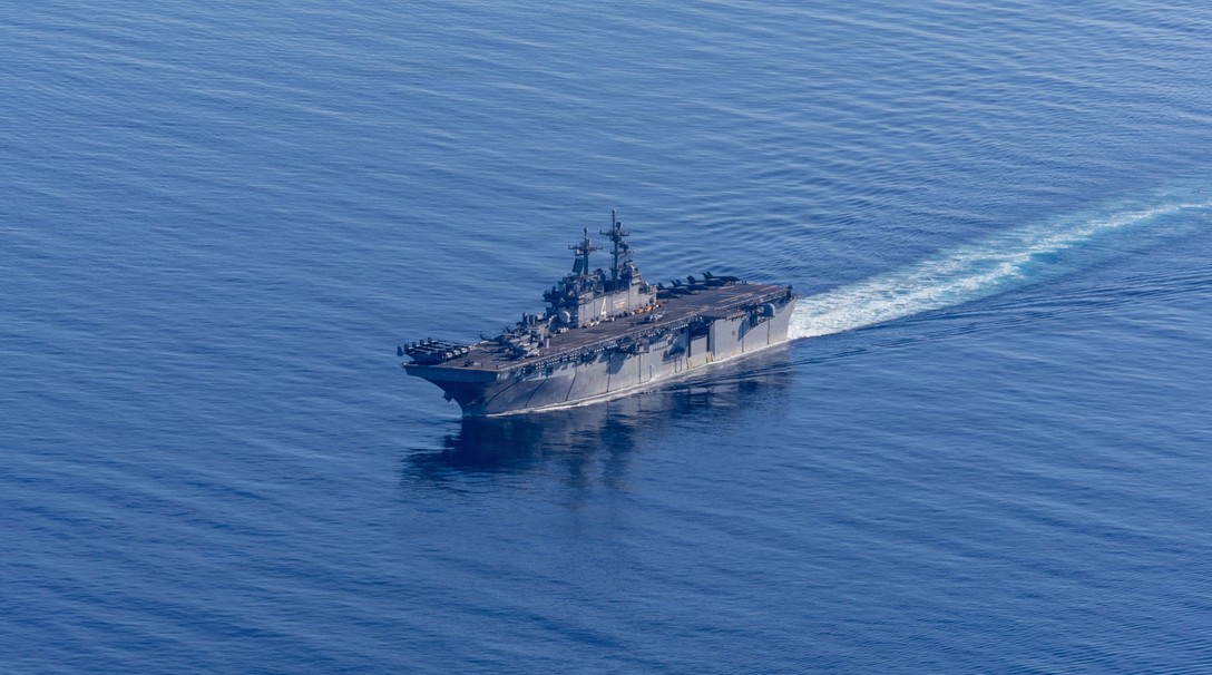 ভারত মহাসাগরে মার্কিন উভচর যুদ্ধজাহাজে হামলা ইরানের 