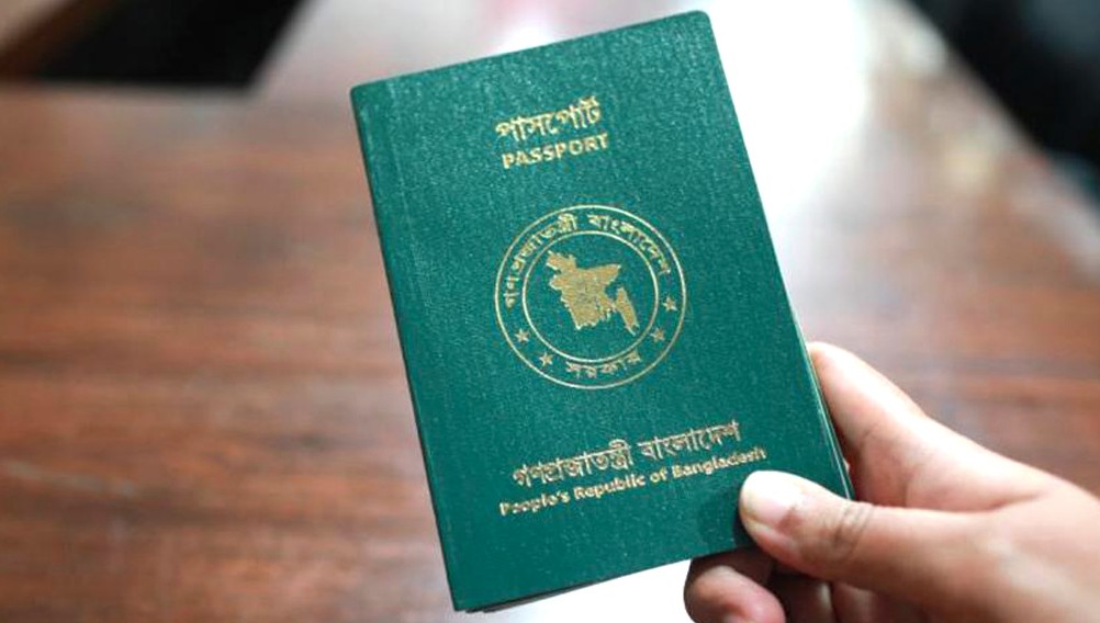 সিরাজগঞ্জে মাধ্যম ছাড়া পাসপোর্ট পেতে ভোগান্তি গ্রাহকদের