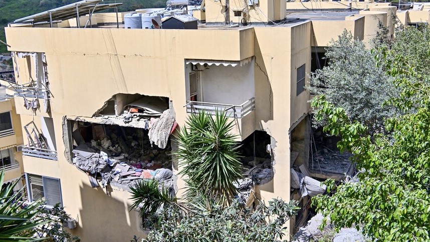 লেবাননে ইসরায়েলি বিমান হামলায় নিহত ৫