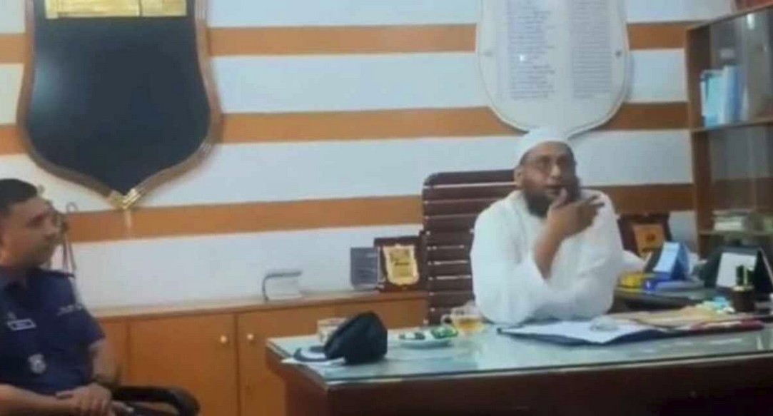 ওসির চেয়ারে বসলেন এমপি, সমালোচনার ঝড়!