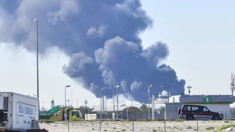 ইরানের হামলায় কুয়েতের বিদ্যুৎ ও পানি শোধনাগারে ভয়াবহ আগুন