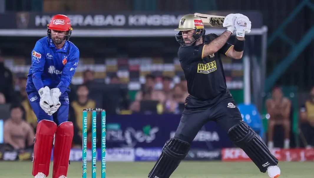 অনন্য মাইলফলকে ম্যাক্সওয়েল