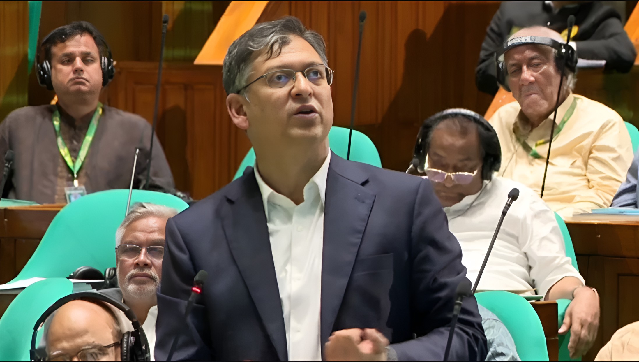 জাতীয় স্বার্থে ঐক্যবদ্ধ থাকার আহ্বান জানালেন স্বরাষ্ট্রমন্ত্রী